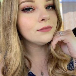 Meet your Posher, Haleigh